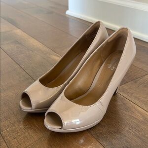 Clark’s Collection Tan Peep-Toe Heels